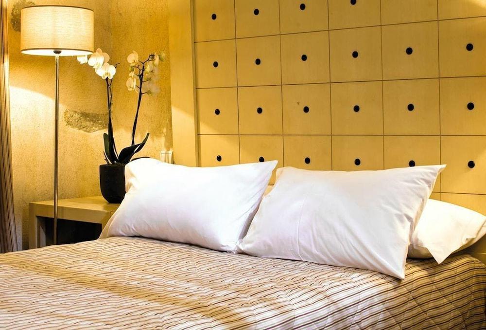 Hotel Les Remparts Мирпуа Экстерьер фото