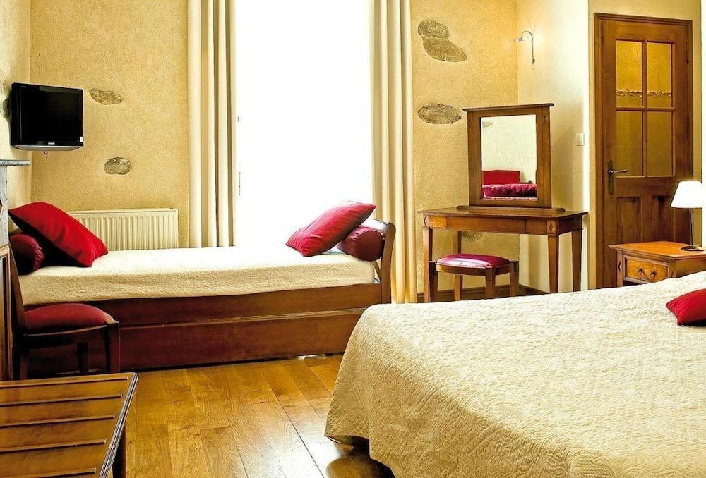 Hotel Les Remparts Мирпуа Экстерьер фото