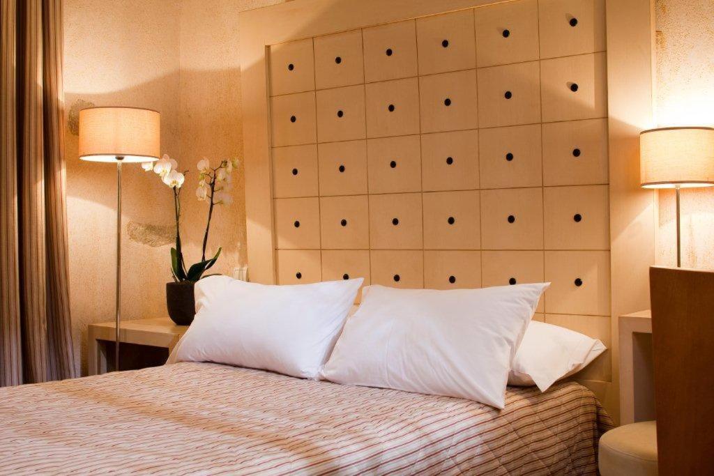 Hotel Les Remparts Мирпуа Номер фото