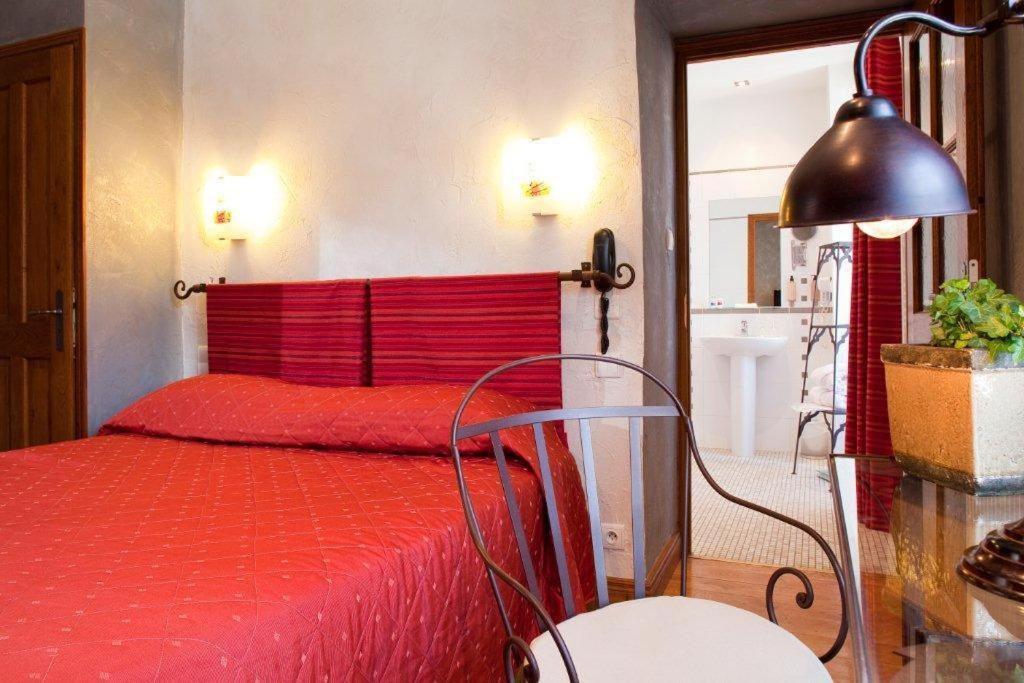 Hotel Les Remparts Мирпуа Номер фото