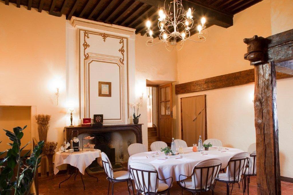 Hotel Les Remparts Мирпуа Экстерьер фото