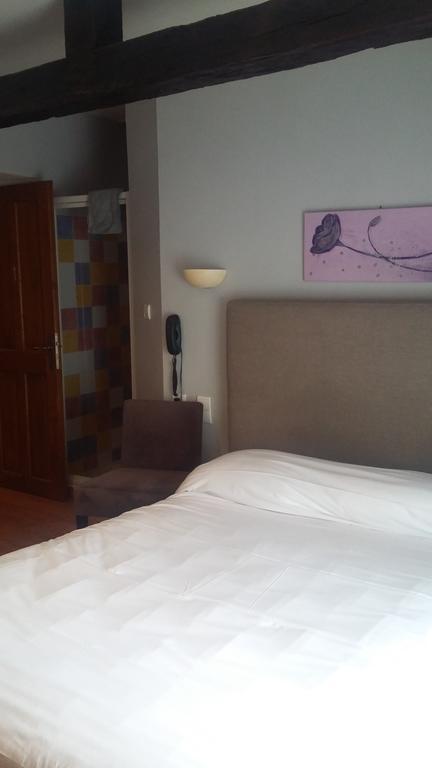 Hotel Les Remparts Мирпуа Экстерьер фото