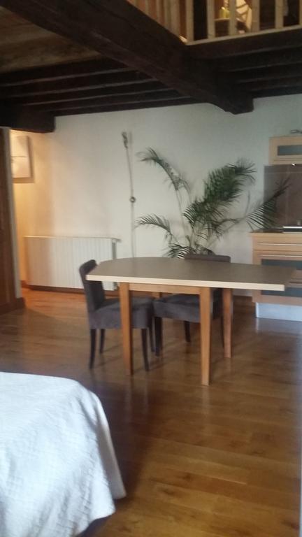 Hotel Les Remparts Мирпуа Экстерьер фото