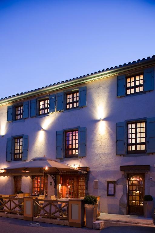 Hotel Les Remparts Мирпуа Экстерьер фото