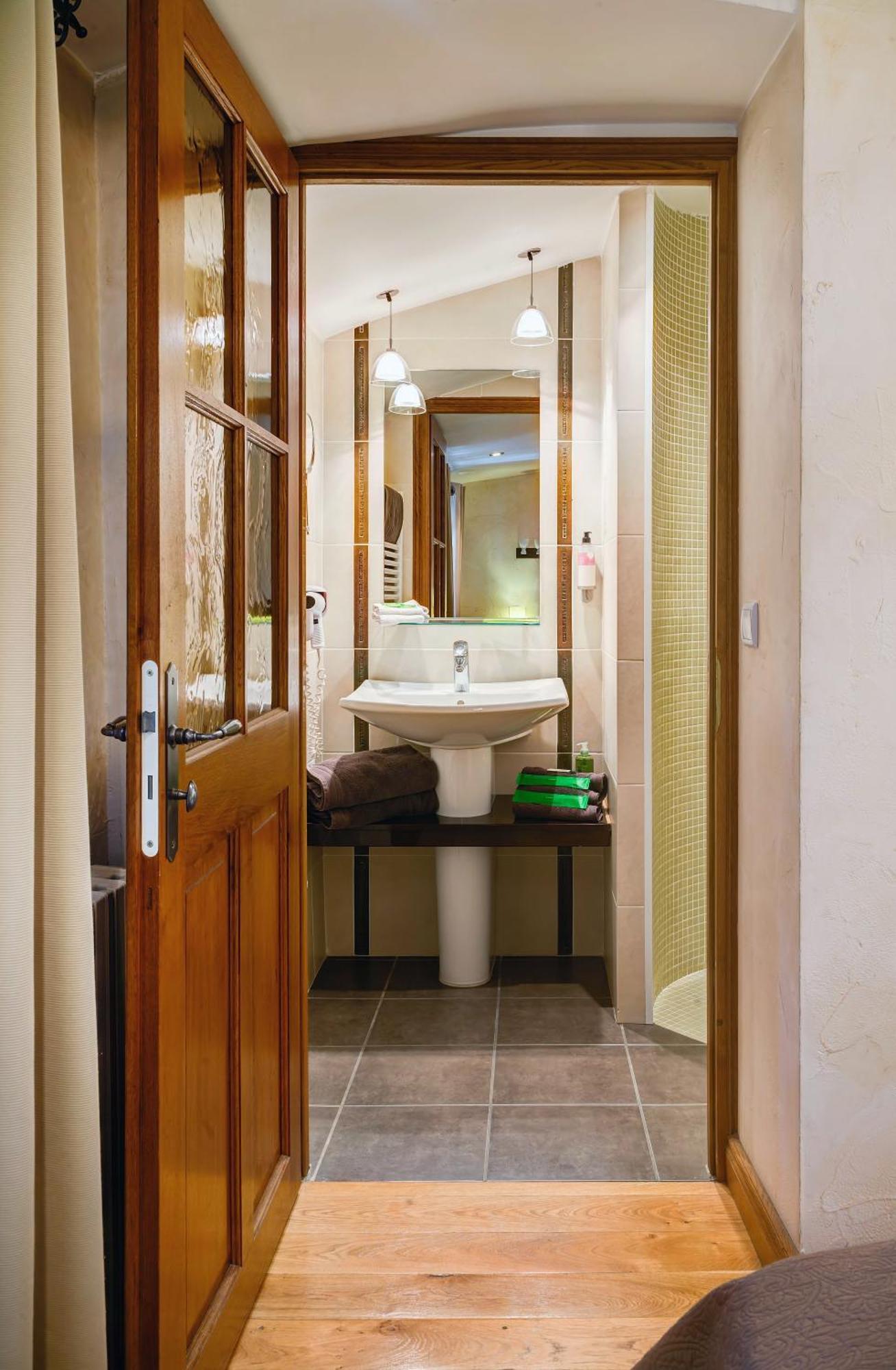 Hotel Les Remparts Мирпуа Экстерьер фото