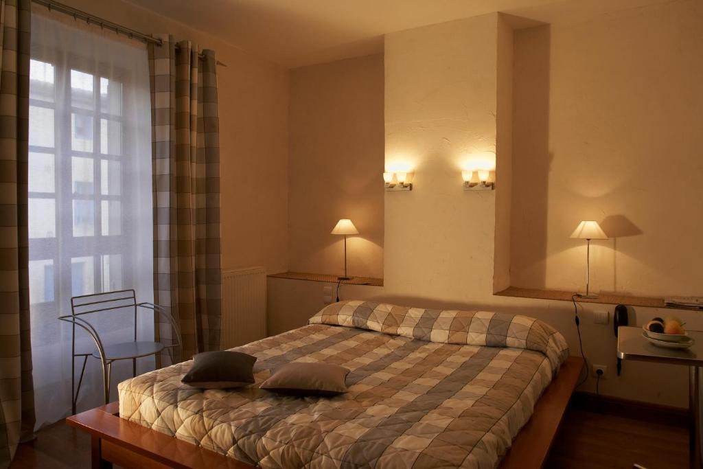 Hotel Les Remparts Мирпуа Экстерьер фото