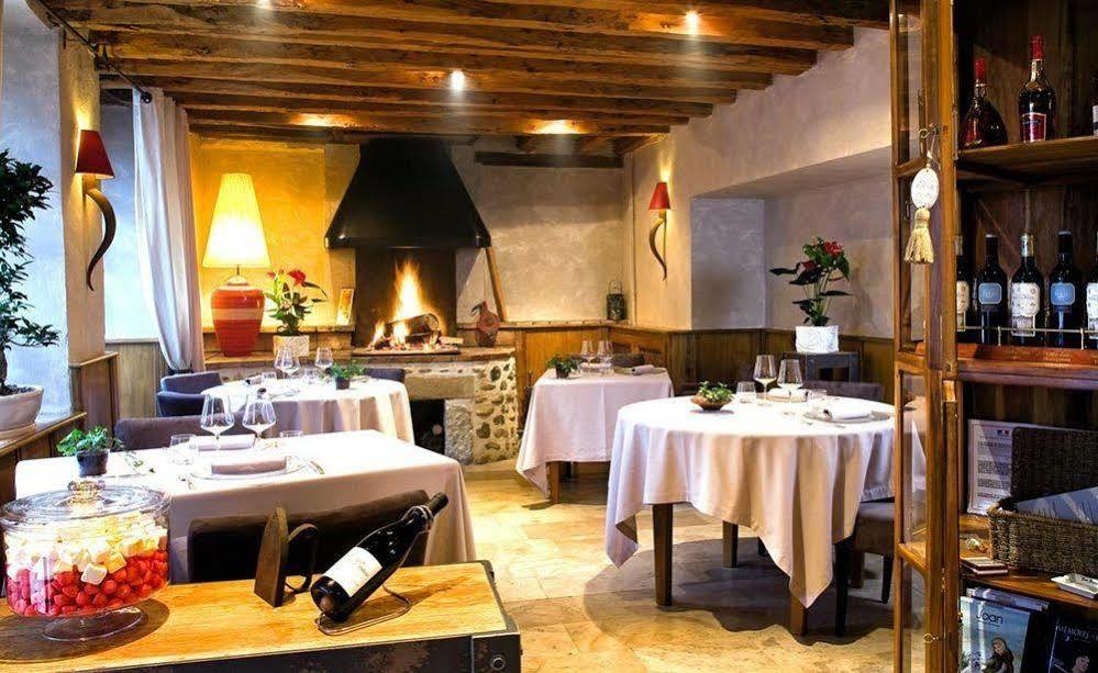 Hotel Les Remparts Мирпуа Экстерьер фото